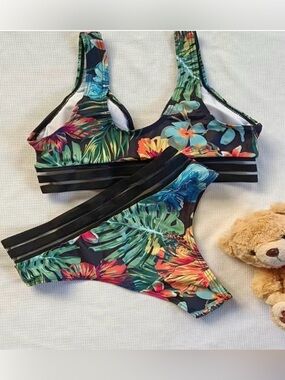 🆕 BRAND NEW Tropical Floral Bikini Set - Black Base with Multicolor Print